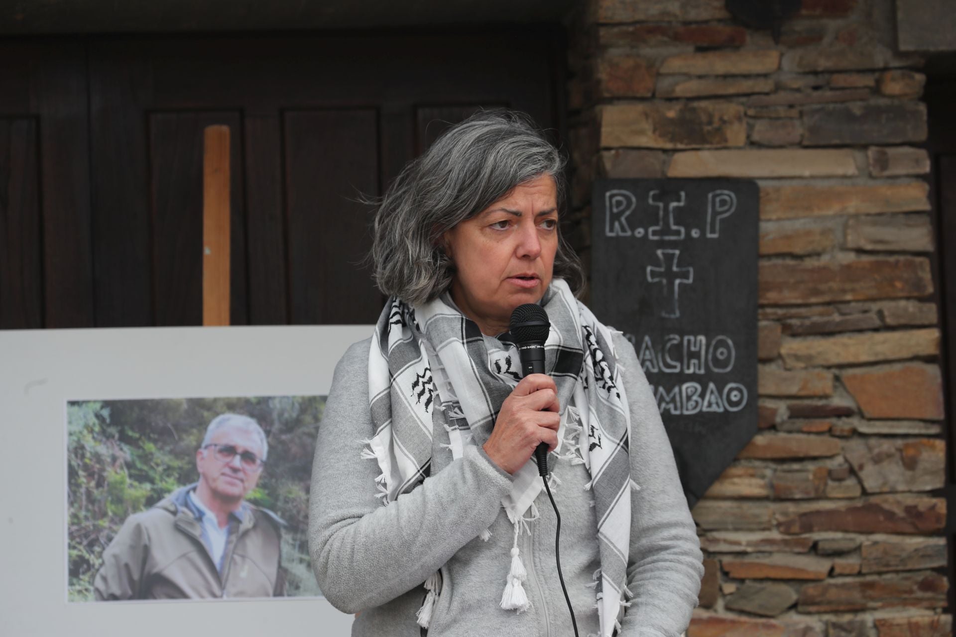 Las imágenes del acto de homenaje al bombero forestal fallecido en Espinoso de Compludo