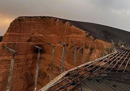 Imagen del mirador de Orellán de Las Médulas calcinado por el fuego.