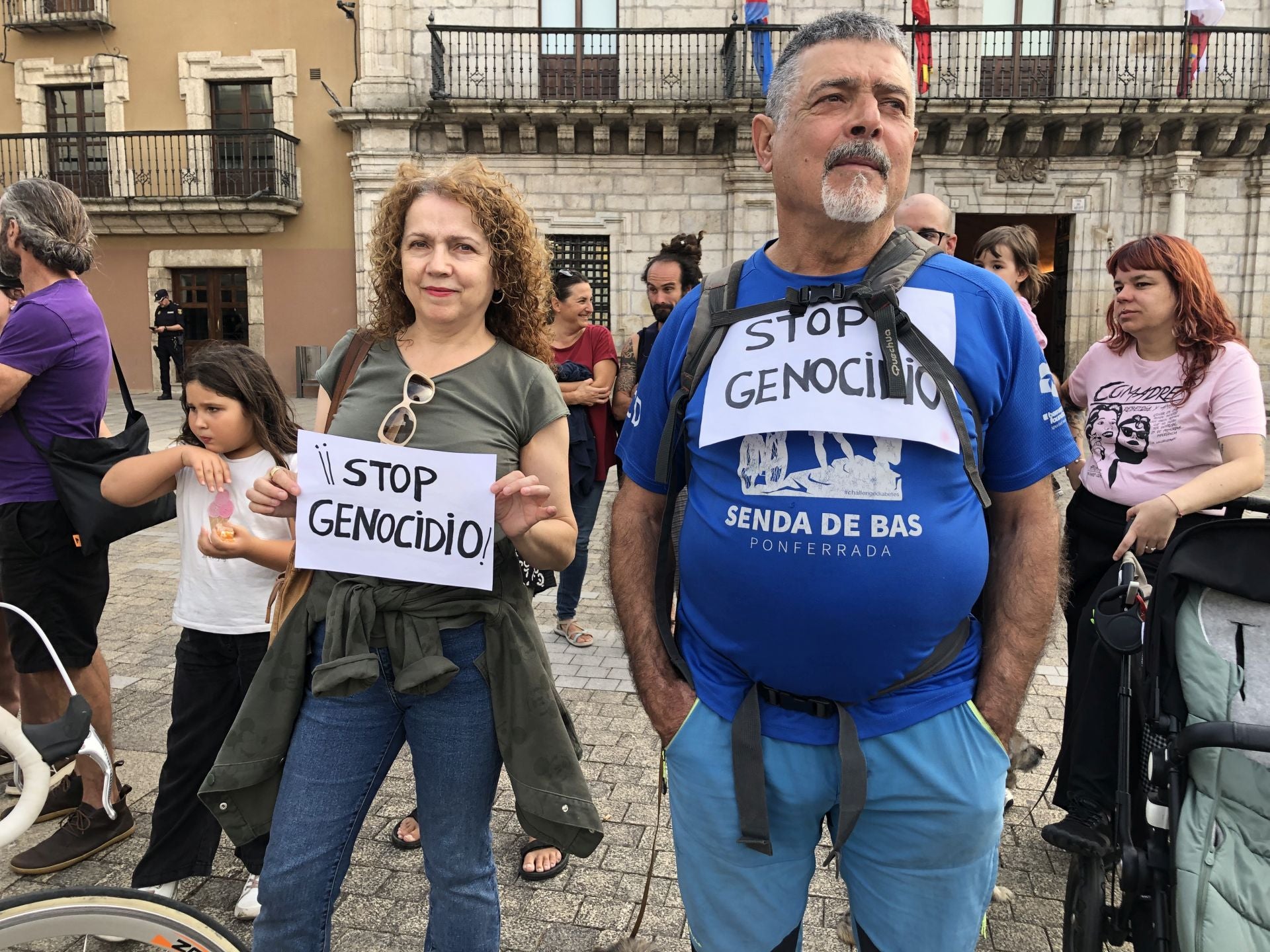 Protesta en Ponferrada para exigir la libertad de los miembros de la Flotilla y el cese del genocidio de Israel en Palestina.
