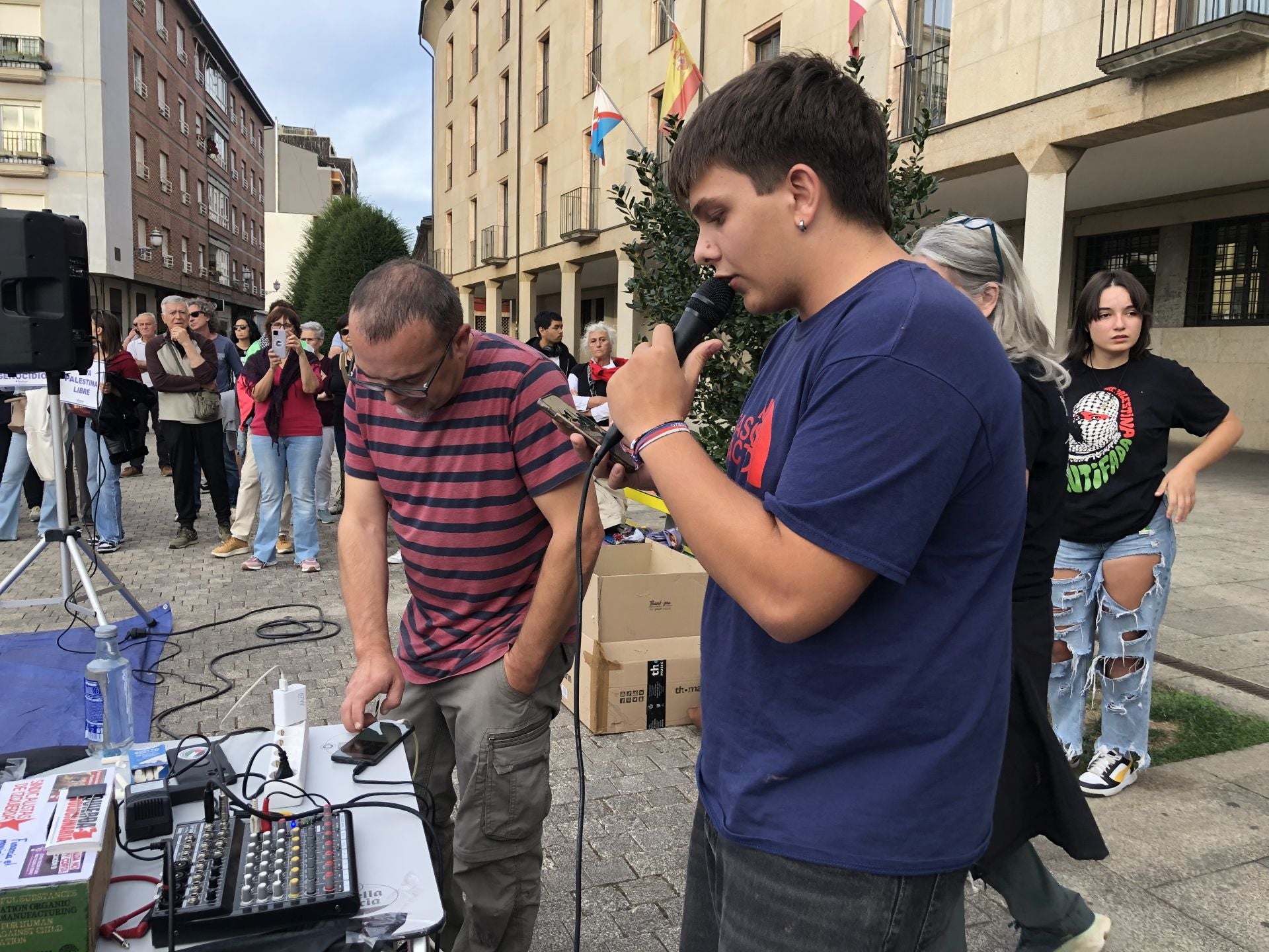 Protesta en Ponferrada para exigir la libertad de los miembros de la Flotilla y el cese del genocidio de Israel en Palestina.