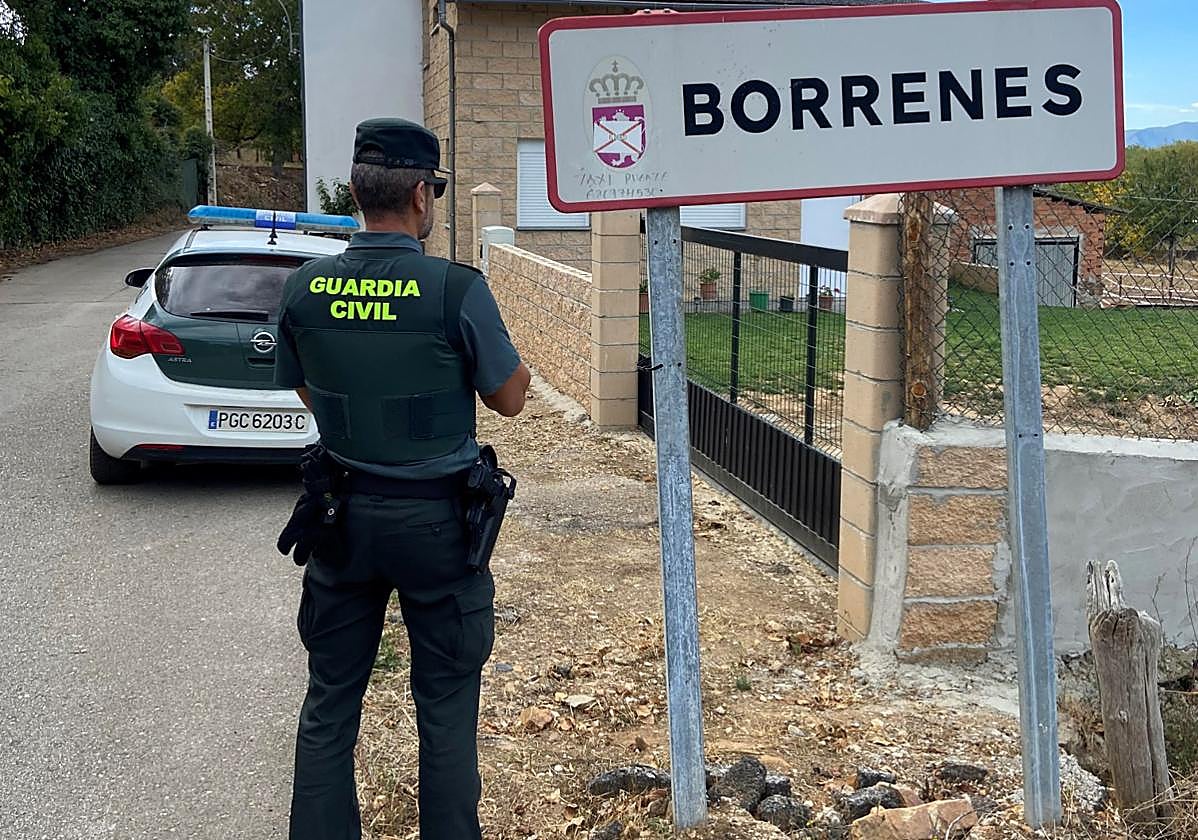 Cartel de acceso a uno de los pueblos.