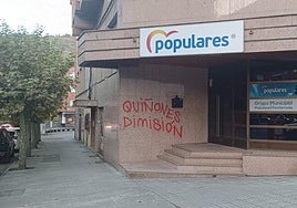 Imagen de las pintadas en la sede del PP.