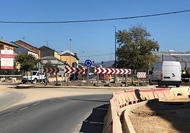 Nueva glorieta de acceso a Toral de Merayo desde la avenida de Portugal en Ponferrada.