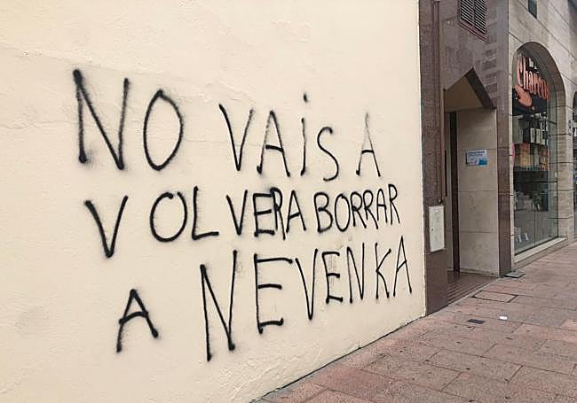 Pintura sobre la pared donde se encontraba el mural en Ponferrada.