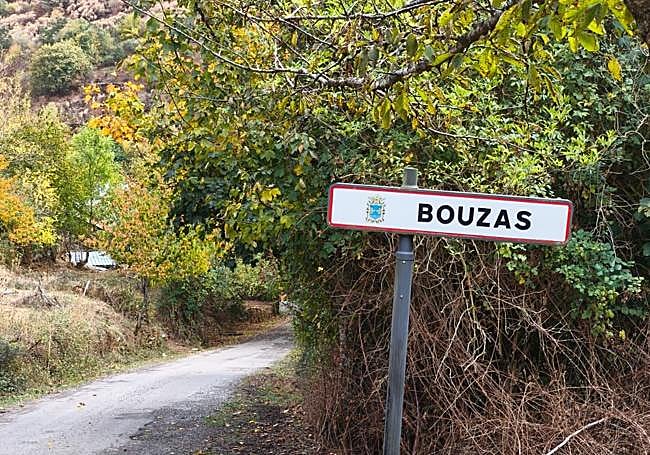 Imagen del cartel de Bouzas en la entrada del pueblo