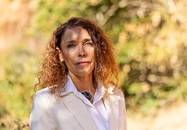 La gerente de la Fundación Las Médulas, Marian Revuelta, durante la entrevista en el paraje berciano Patrimonio de la Humanidad.