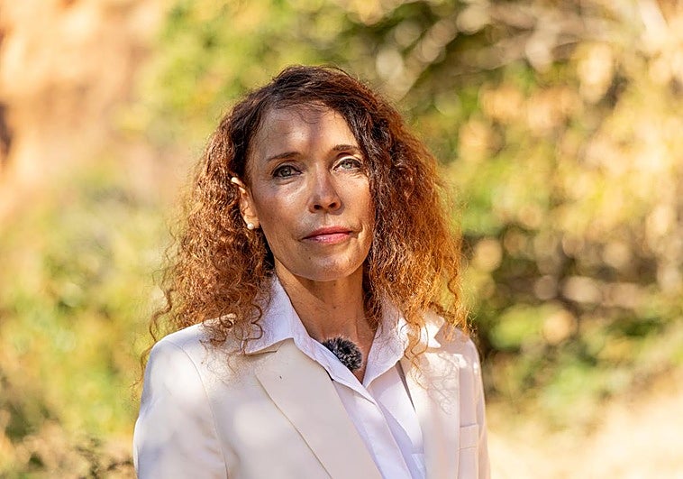 La gerente de la Fundación Las Médulas, Marian Revuelta, durante la entrevista en el paraje berciano Patrimonio de la Humanidad.