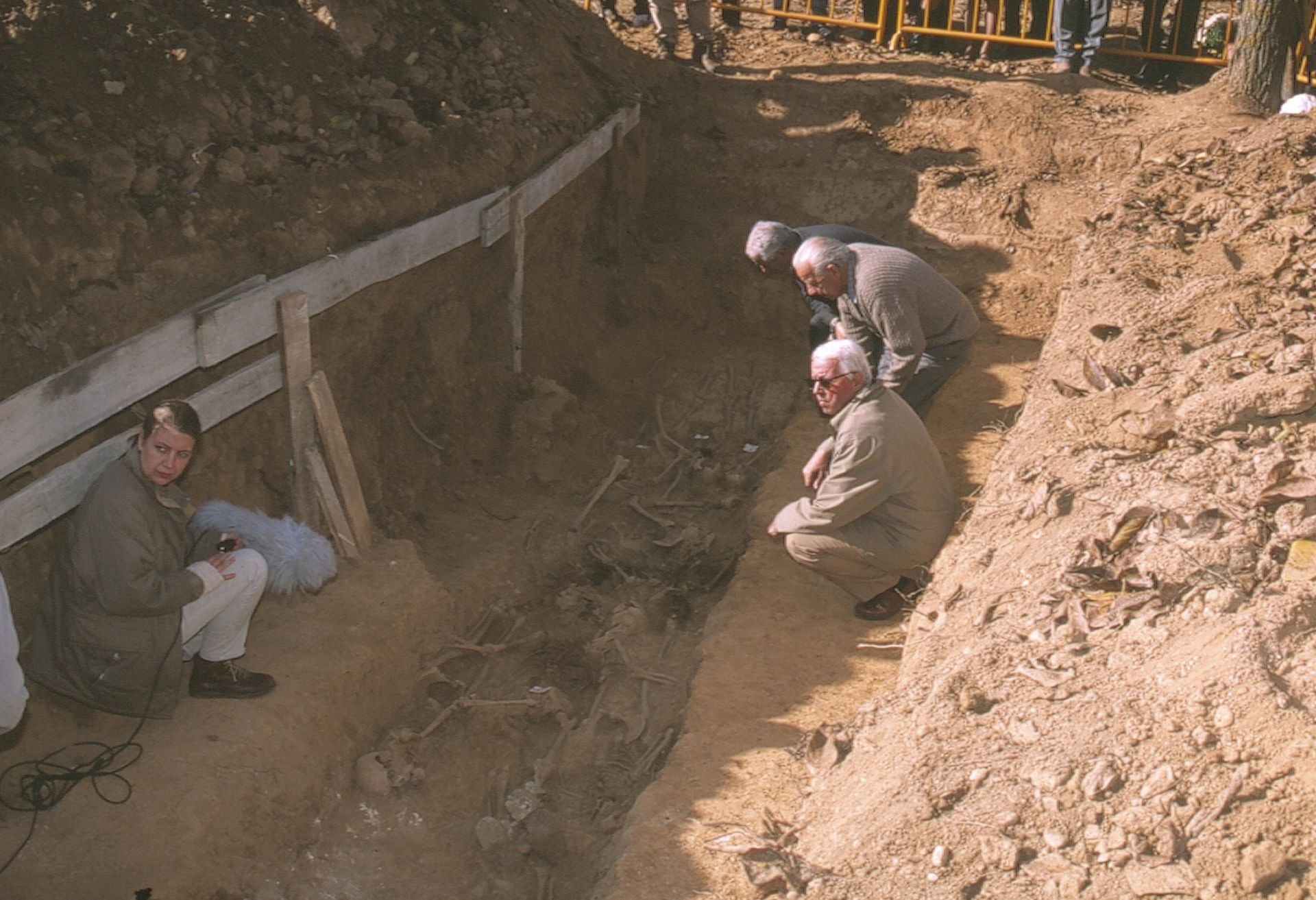 Las imágenes de la exhumación en Priaranza en 2000