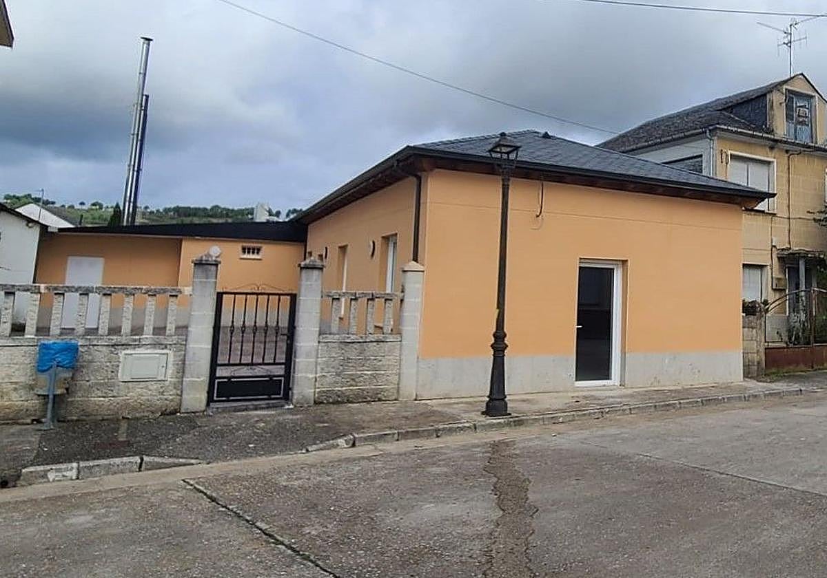 Imagen del edificio de las escuelas de Magaz de Abajo.