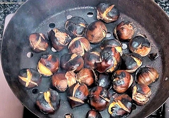 Imagen de archivo de castañas asadas.