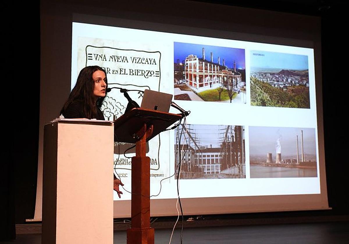 La patóloga de la Gasbi, Gema Narciso, en la presentación de la 188 Reunión Territorial de la Asociación Española de Anatomía Patológica en Ponferrada.