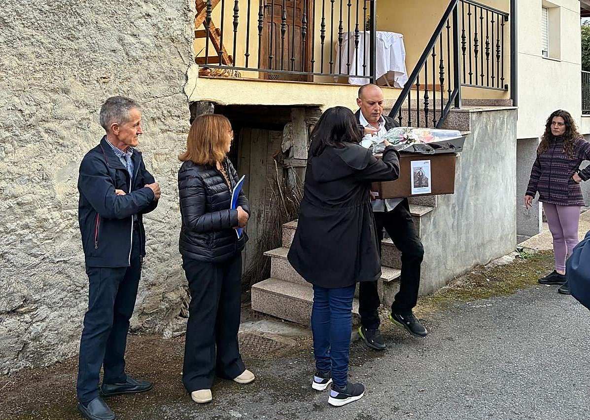 Imagen secundaria 1 - Los restos del berciano Jesús Guerrero, asesinado en 1938, ya descansan en el cementerio de Horta
