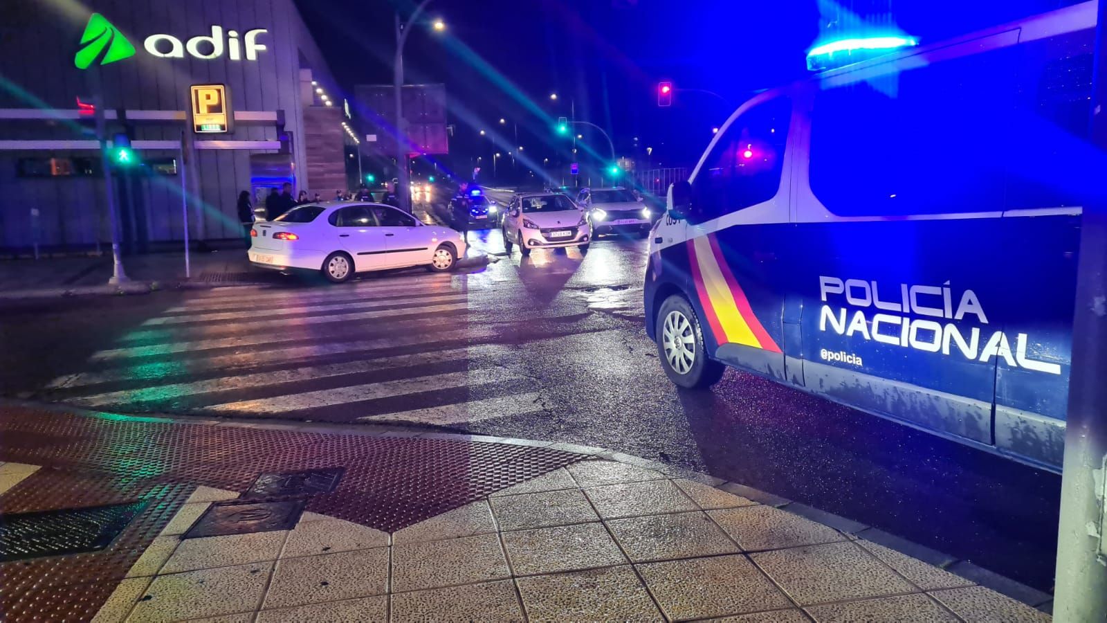 Una pelea en la calle obliga a intervenir a la Policía y provoca atascos en León