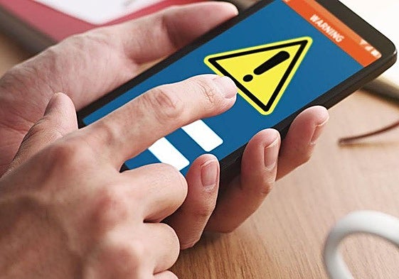 Imagen de un mensaje de alerta en un móvil.