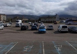 Imagen del aparcamiento situado junto al albergue de peregrinos de Ponferrada.