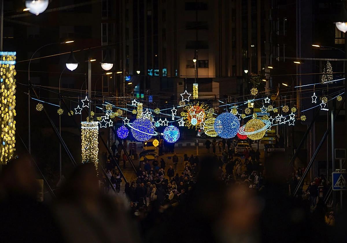 Imagen de 'la vía láctea' en la avenida del Castillo de Ponferrada.