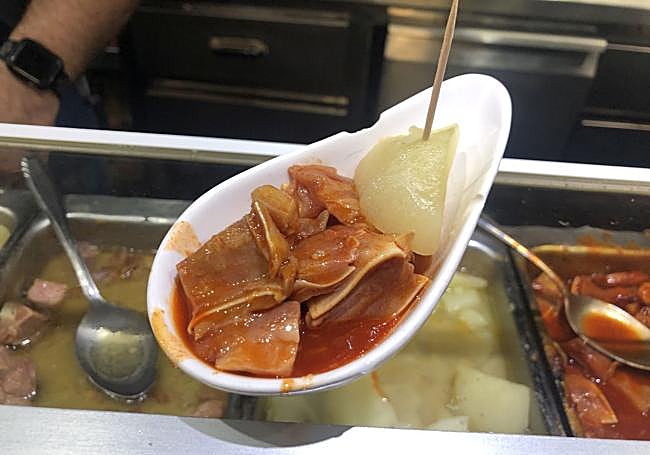 El famoso pincho de oreja del bar Gundín.