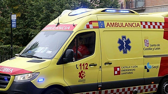 Una mujer atrapada en su coche tras salirse de la vía en Palacios del Sil