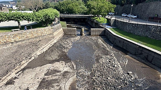 Estado del río Meruelo en Molinaseca tras las tormentas