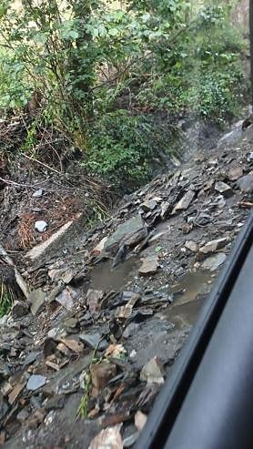 Imagen secundaria 2 - Imagen del estado de la carretera entre Arnado y el cruce para acceder a Oencia.