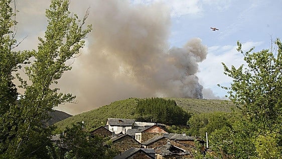 El alcalde de Arganza, sobre el incendio de San Vicente: «Estamos todos en alerta»