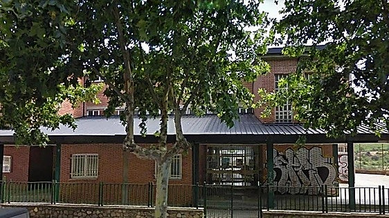 La Junta encarga la redacción del proyecto para instalar una cubierta en el patio del colegio La Borreca