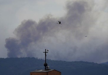 Desconfinados los diez vecinos de Cela tras bajar el incendio de Pradela a nivel 1
