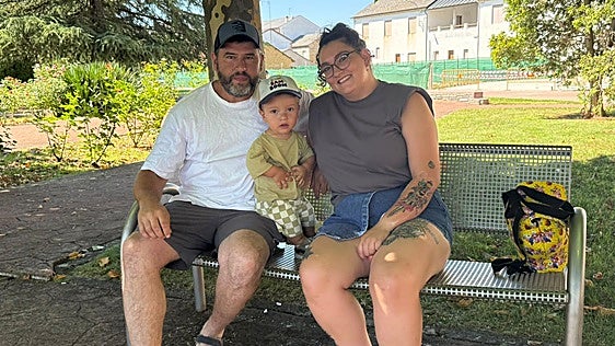 Julen, el niño berciano con acondroplasia que quiere descubrir el mundo a su manera: «Lo normal es ser diferente»