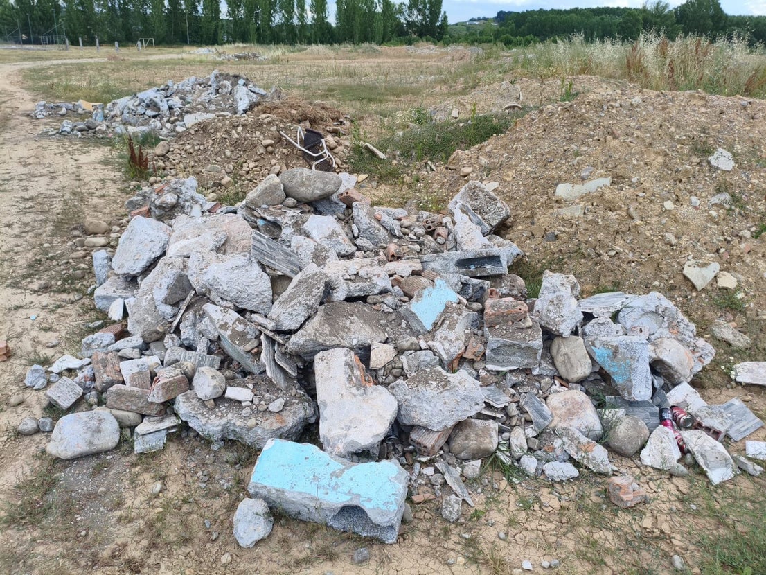 Residuos abandonados en Narayola