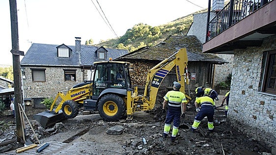Las imágenes del día después de la riada en Manzanedo de Valdueza
