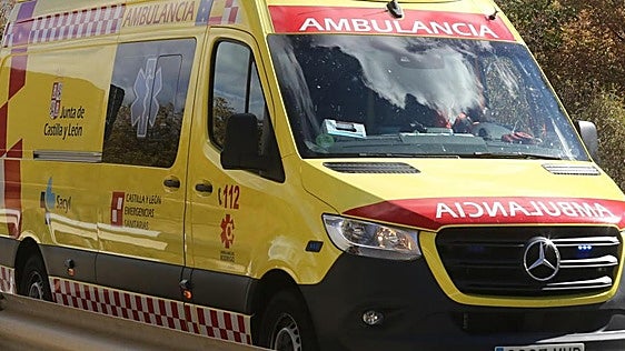 Un accidente con dos turismos y un pick-up deja un hombre herido