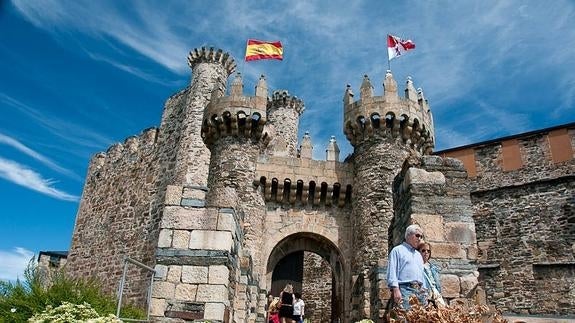 El castillo de los Templarios, uno de los edificios que apagará sus luces en la 'Hora del Planeta'.