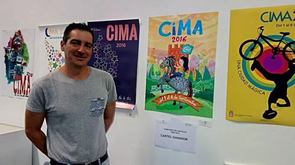 El concejal de Juventud, Roberto Mendo, presentó el cartel ganador de Cima.