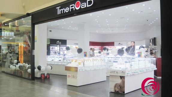 Time Road está situada en la planta calle del centro comercial.