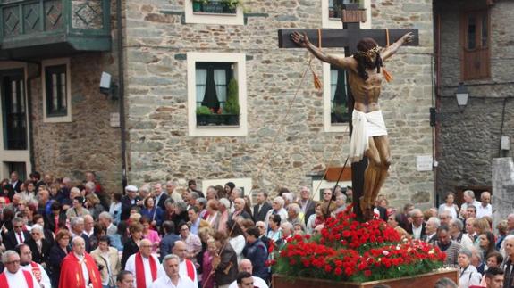 Imagen de la procesión de las fiestas del Cristo en Villafranca del Bierzo.