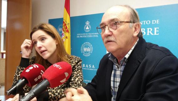 El alcalde de Bembibre, Manuel Otero, y la presidenta del Patronato de Fiestas, Laura Álvarez, durante su comparecencia.