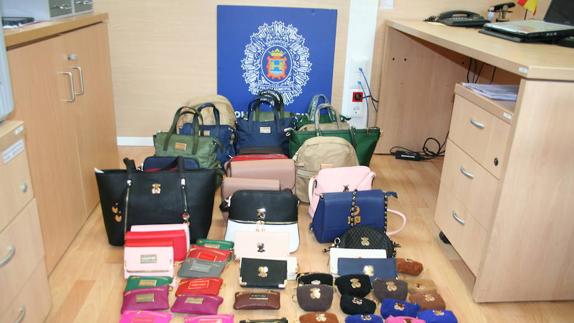 Imagen de algunos de los artículos incautados.