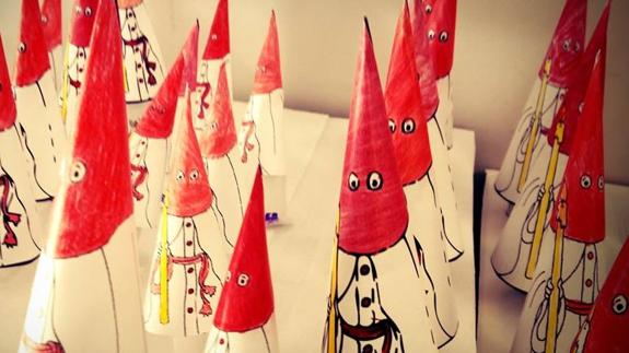 Nazarenos realizados por alumnos del centro.