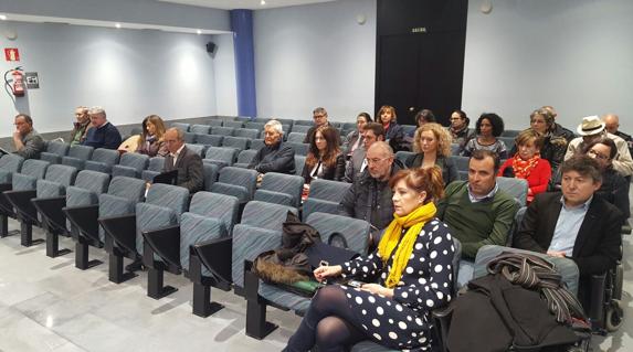 Participantes en la primera reunión del Consejo de la Ciudad celebrada este lunes en el salón de plenos del Ayuntamiento de Ponferrada.