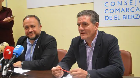El presidente del Consejo, Gerardo Álvarez, y el de la IGT Pimiento Asado del Bierzo, Pedro García, en la presentación de la campaña.