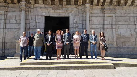 La Corporación municipal de Ponferrada guardó este lunes un minuto de silencio para condenar el atentado de Londres.