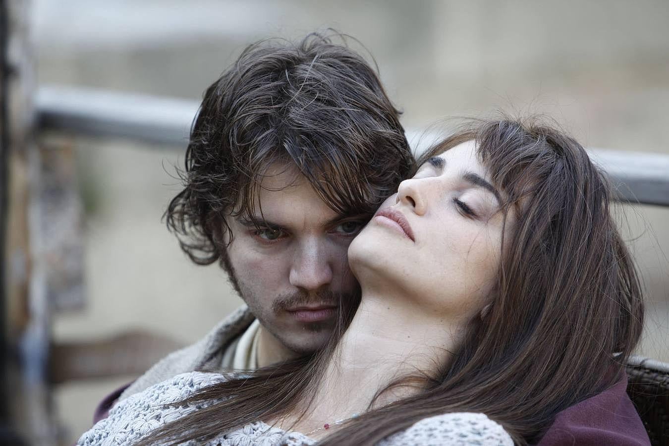 Penélope Cruz, junto a Emile Hirsch, en 'Volver a nacer'.