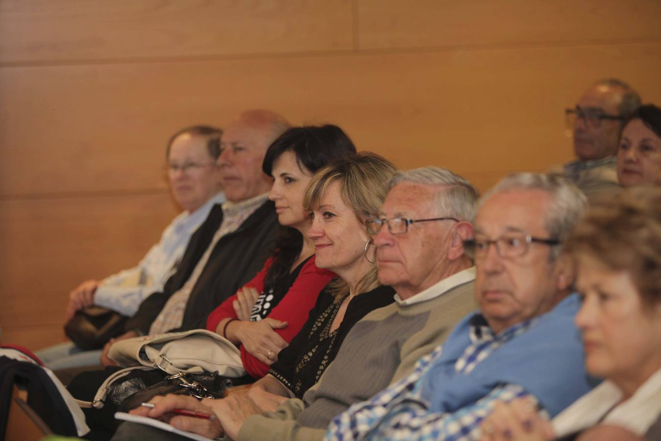 Conferencia del doctor Iván Pérez Coto en el Aula de Cultura de LA VOZ DE AVILÉS