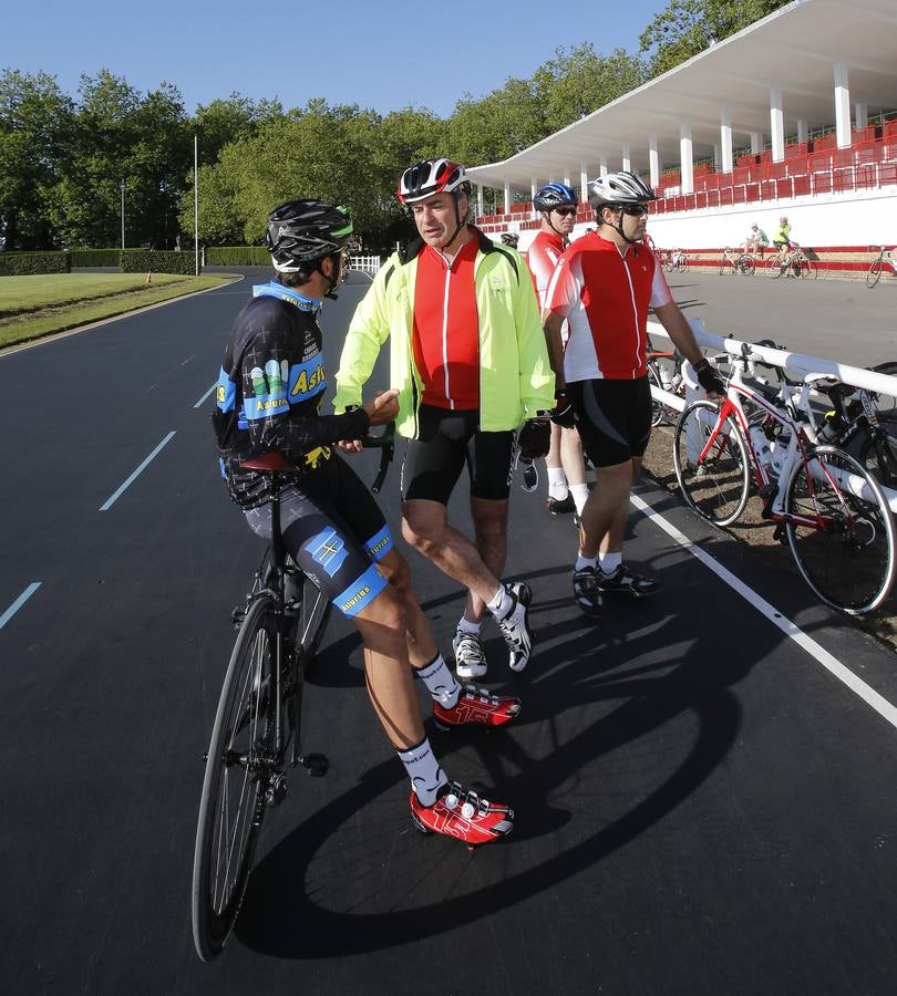 Carlos Sainz se suma al homenaje a Carlos Barredo