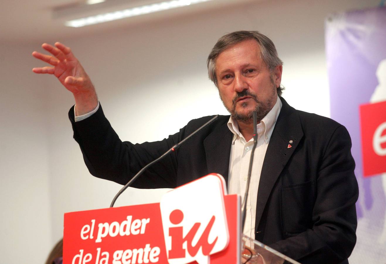 Willy Meyer participa en un acto de campaña de IU en Gijón