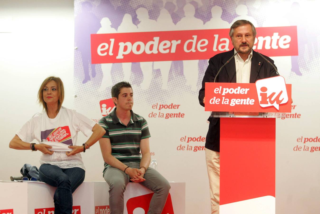 Willy Meyer participa en un acto de campaña de IU en Gijón