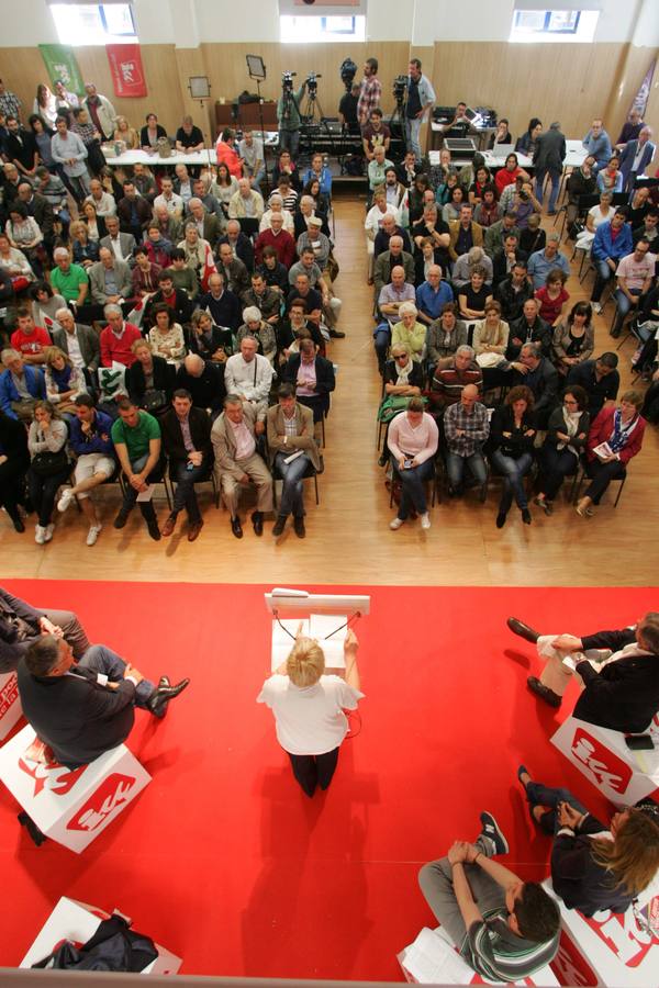 Willy Meyer participa en un acto de campaña de IU en Gijón