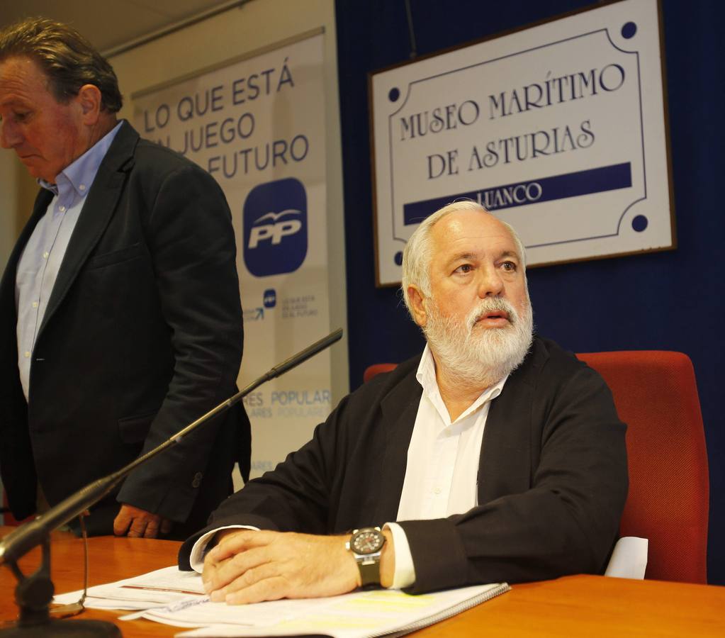 Cañete, entre protestas en Asturias