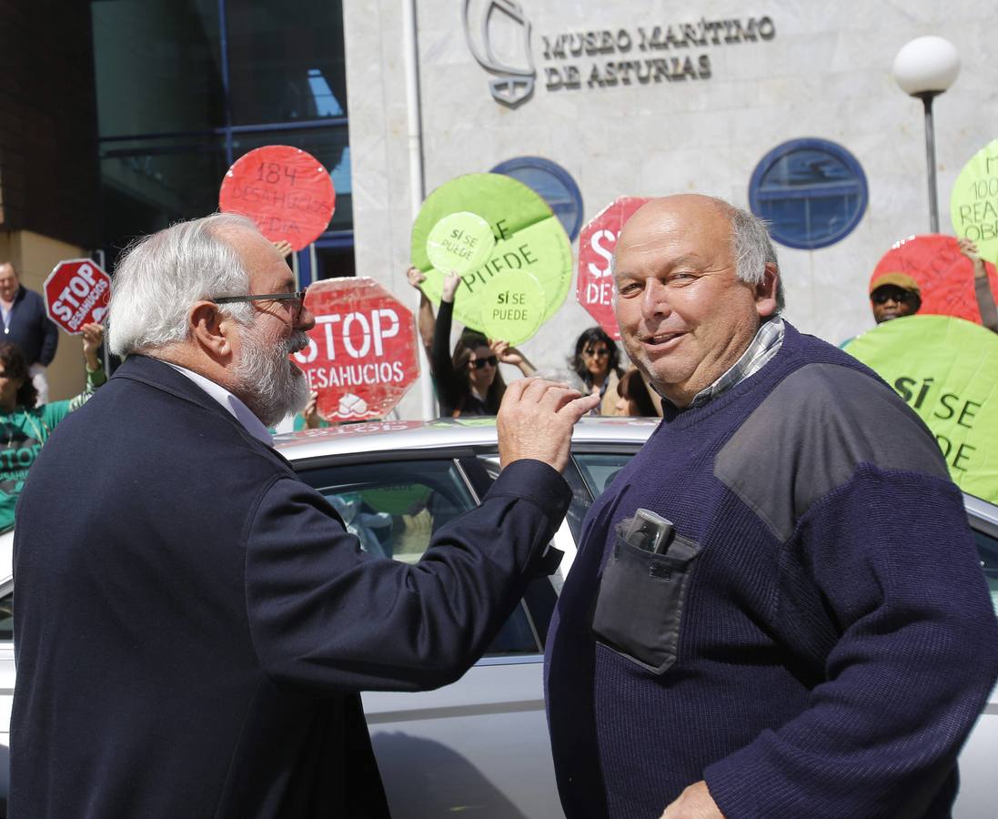 Cañete, entre protestas en Asturias