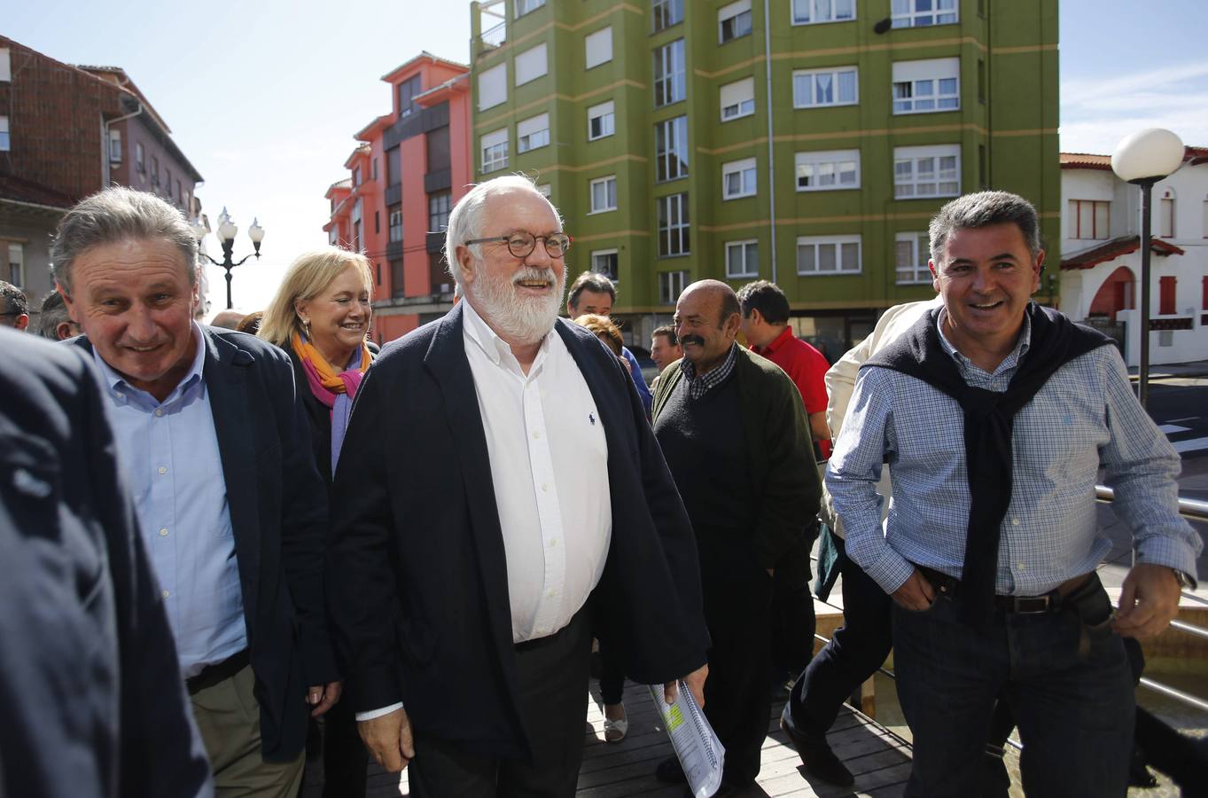 Cañete, entre protestas en Asturias
